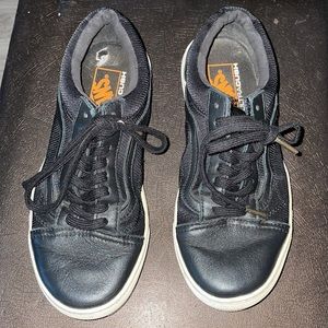 Van’s Unisex Ultra Cush leather/canvas sneakers